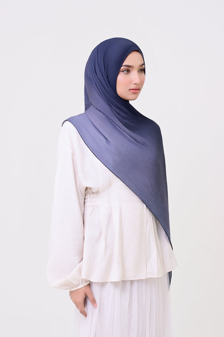 AURELIA GREY