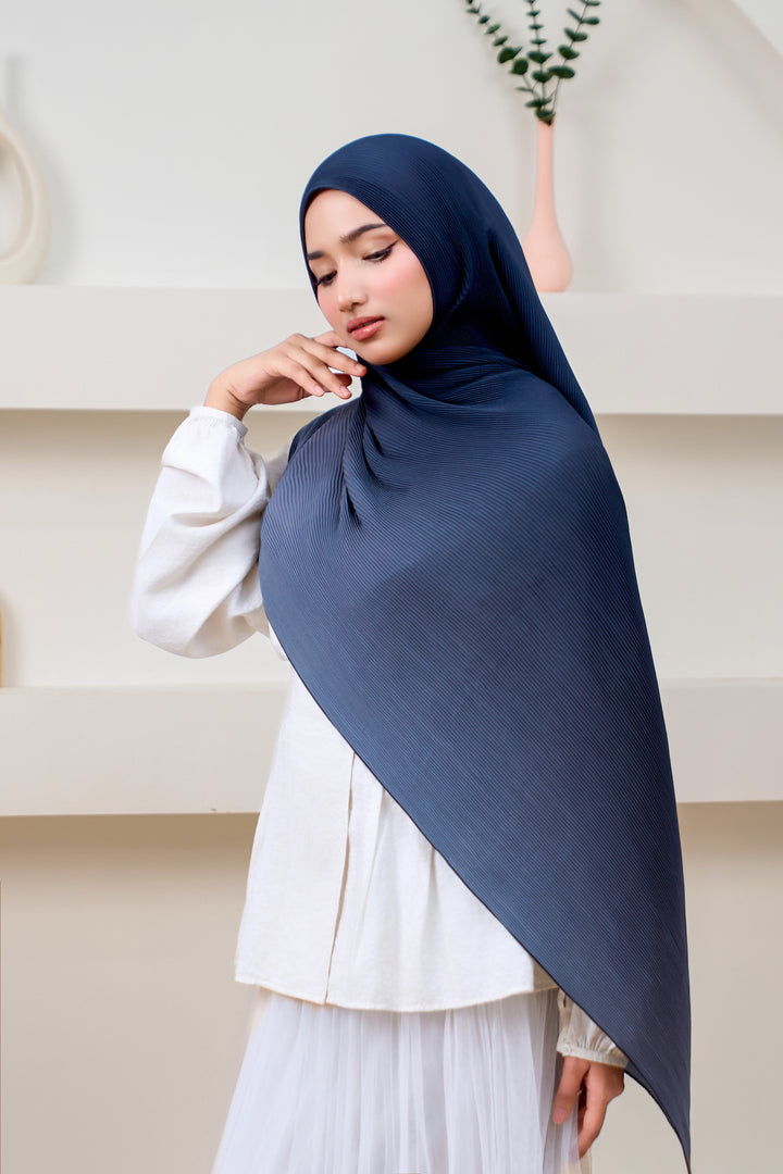 AURELIA GREY
